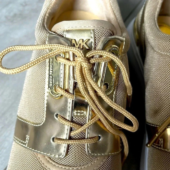 HP⭐️ MICHAEL KORS NWOT Amanda Mesh Gold Metallic Sneakers, Size 8 - Picture 5 of 9